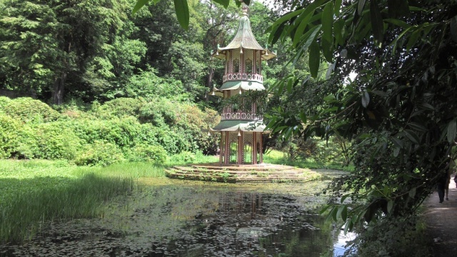 Gazebo in the middle of the pond, ominous screaming all around? Check.